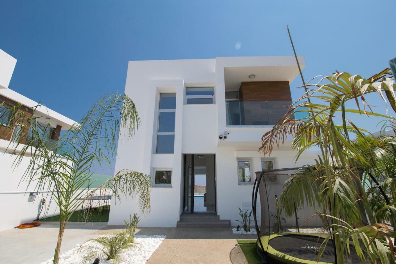 Villa Lynn Boutique Beachfront Agia Napa Exterior foto